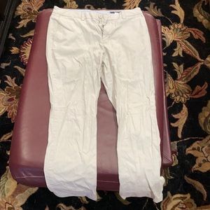 White vineyard vine khaki pants.